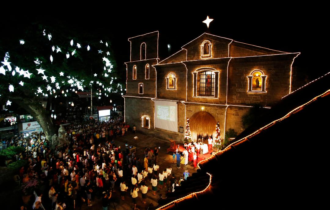 Can't wait till the 25th? For Filipinos celebrating Simbang Gabi, Christmas comes early. | America Magazine